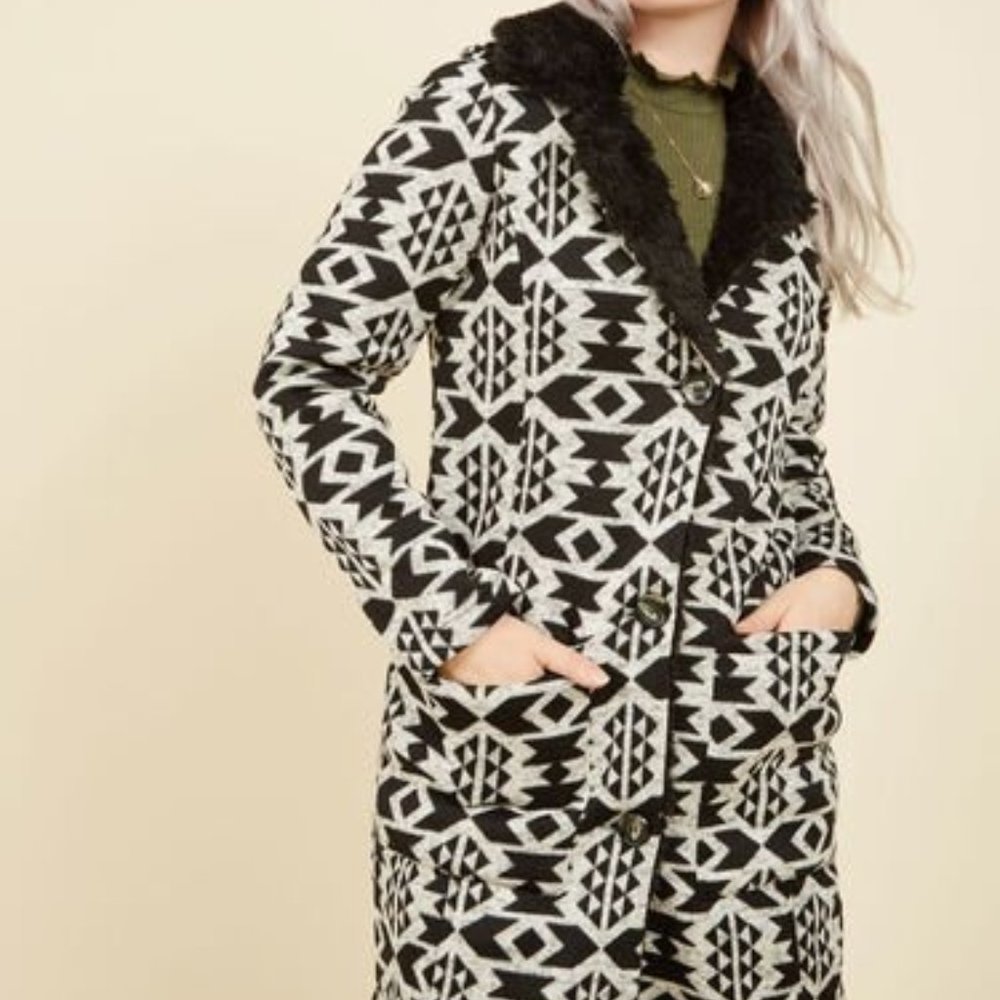 NWT Steve Madden Black, grey Aztec coat, M